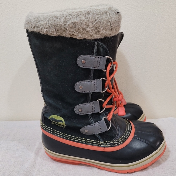 Sorel winter boots sz 2 - Picture 1 of 9